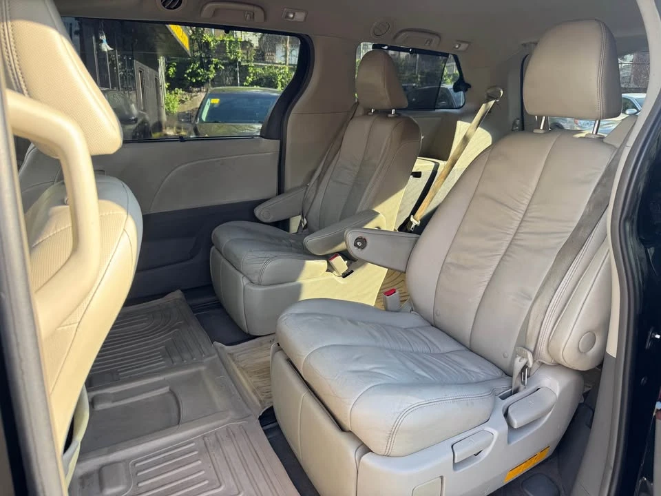 2012 Toyota Sienna 3rd Gen - Image 11 of 17