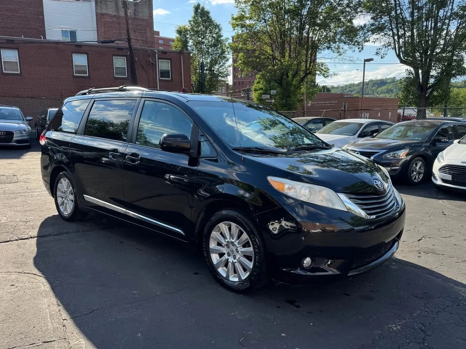 2012 Toyota Sienna 3rd Gen - Image 6 of 17