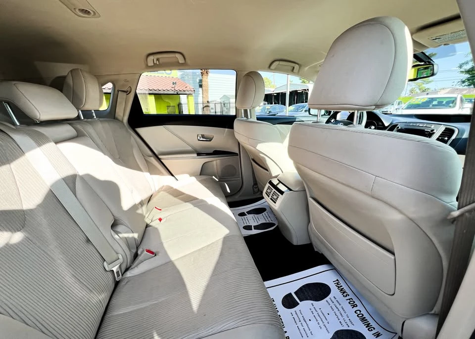2012 Toyota Venza - Image 10 of 20