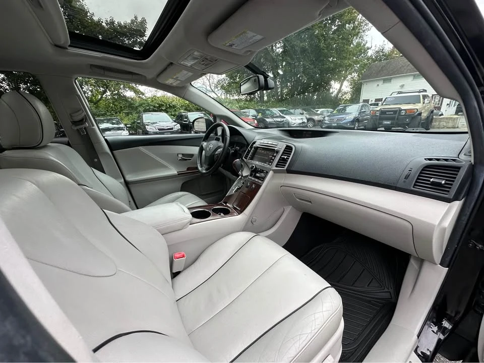 2012 Toyota Venza - Image 8 of 13