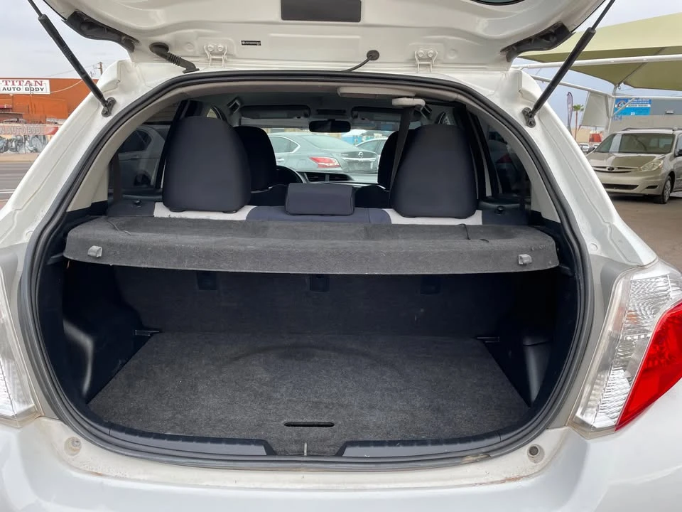 2012 Toyota Yaris - Image 11 of 13