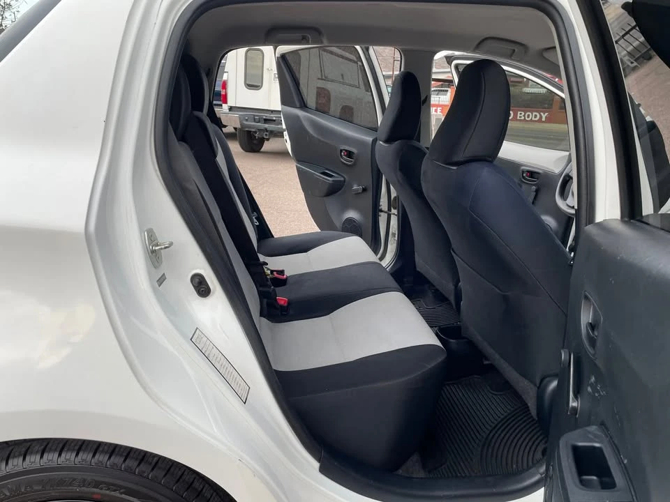2012 Toyota Yaris - Image 8 of 13