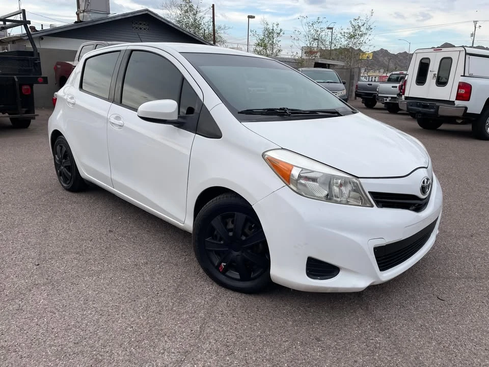 2012 Toyota Yaris - Image 2 of 13