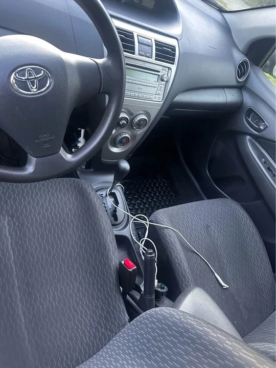 2012 Toyota Yaris - Image 5 of 9