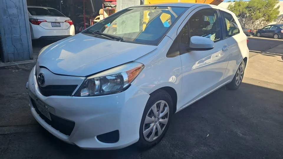 2012 Toyota Yaris - Image 4 of 5