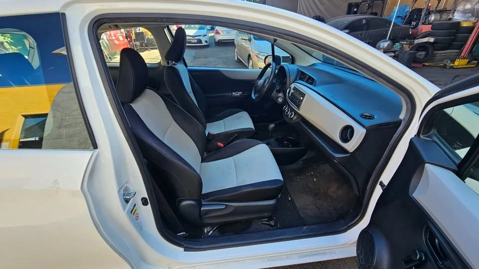 2012 Toyota Yaris - Image 2 of 5