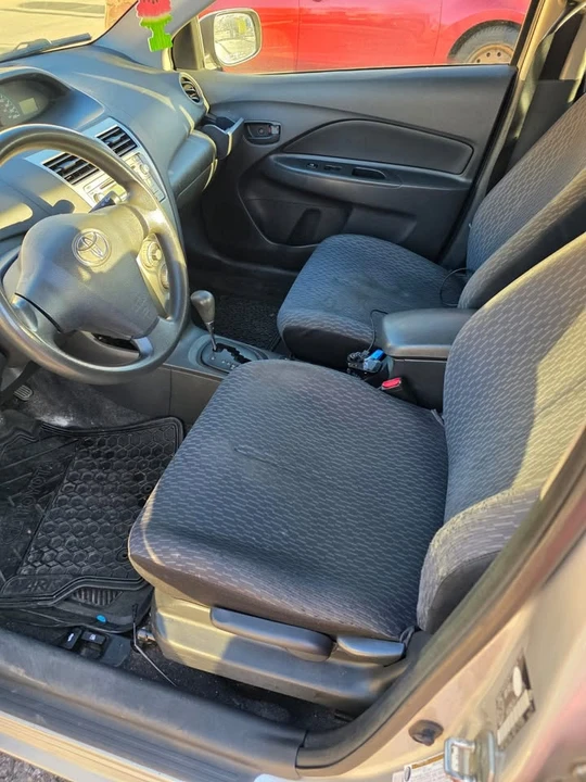 2012 Toyota Yaris - Image 10 of 14