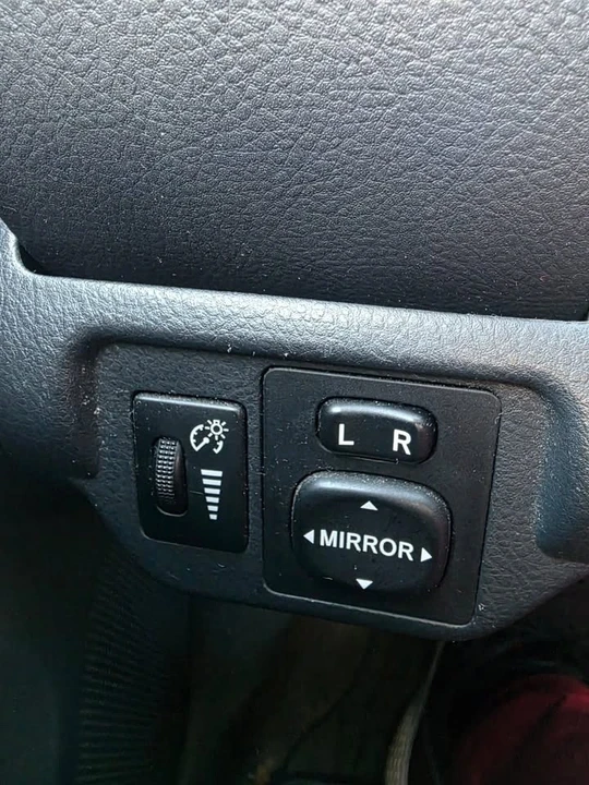 2012 Toyota Yaris - Image 2 of 13