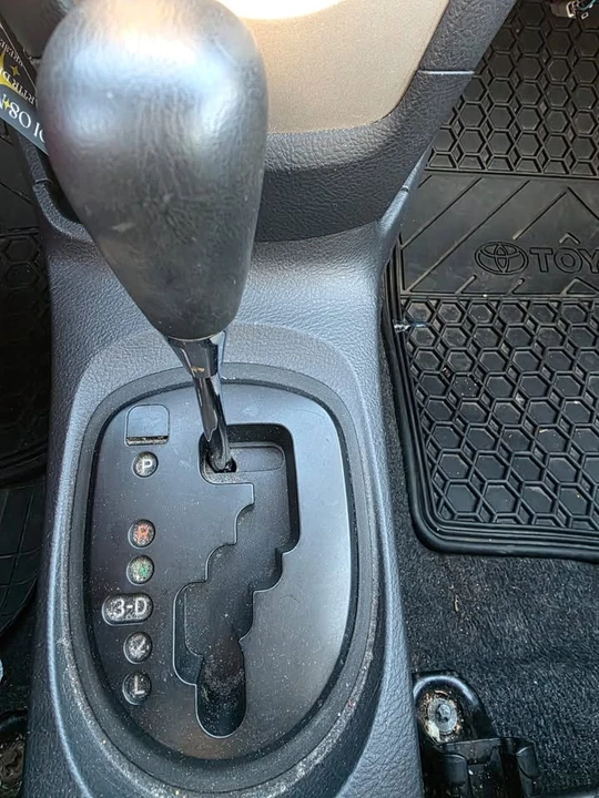 2012 Toyota Yaris - Image 13 of 14