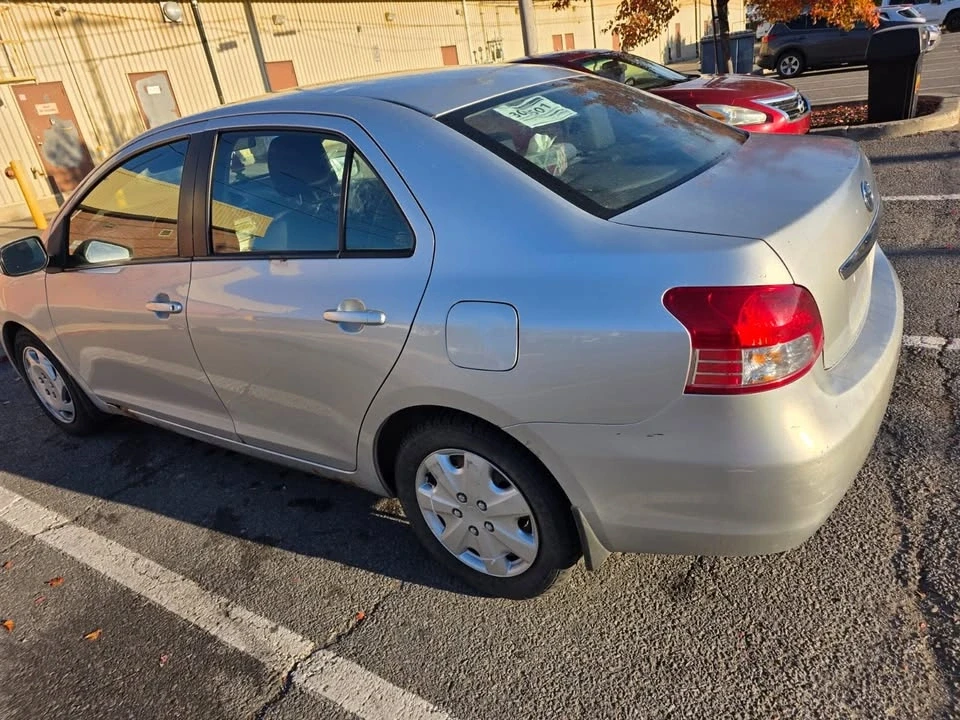2012 Toyota Yaris - Image 10 of 13