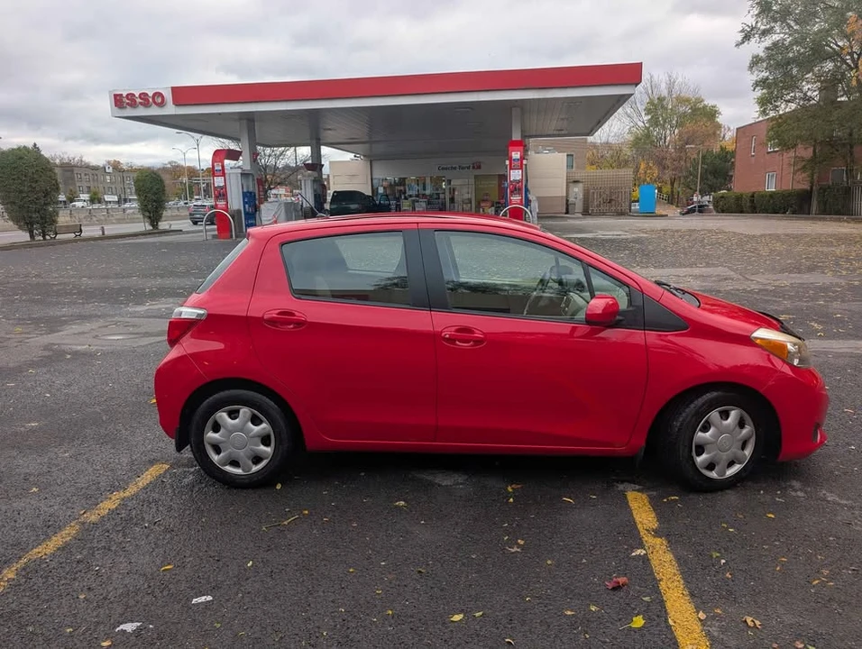 2012 Toyota Yaris - Image 4 of 11