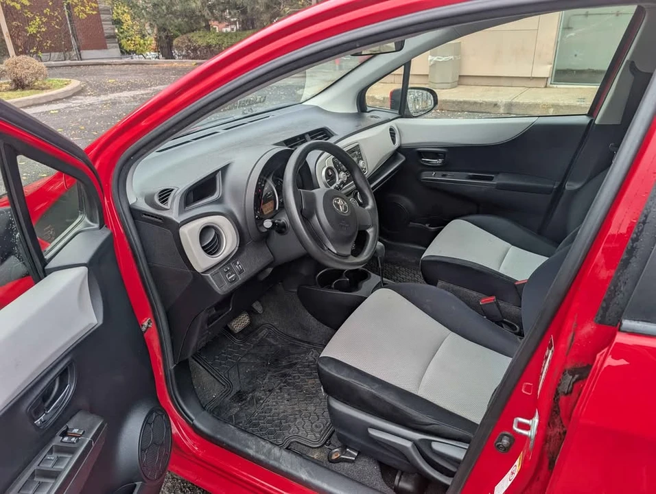 2012 Toyota Yaris - Image 9 of 11