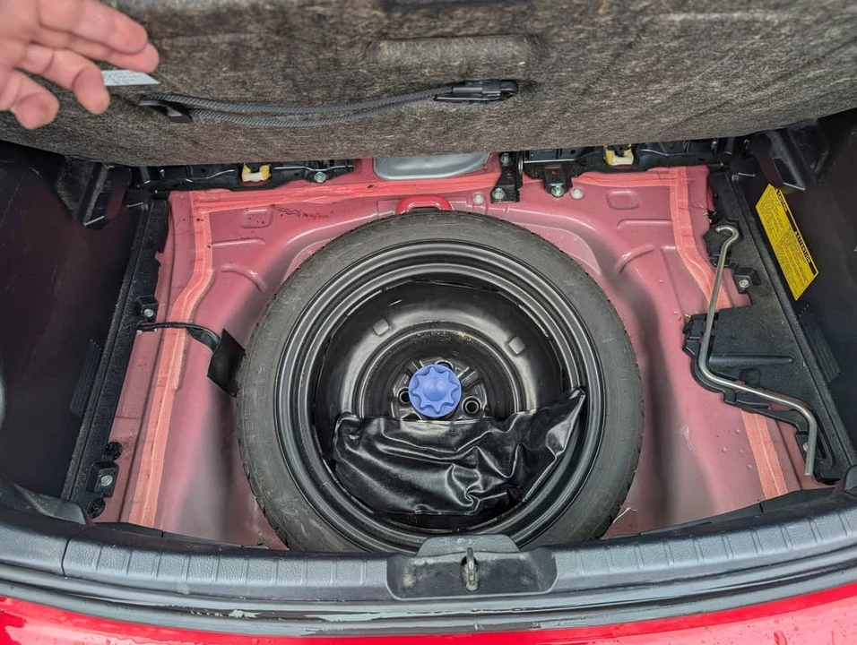 2012 Toyota Yaris - Image 11 of 11