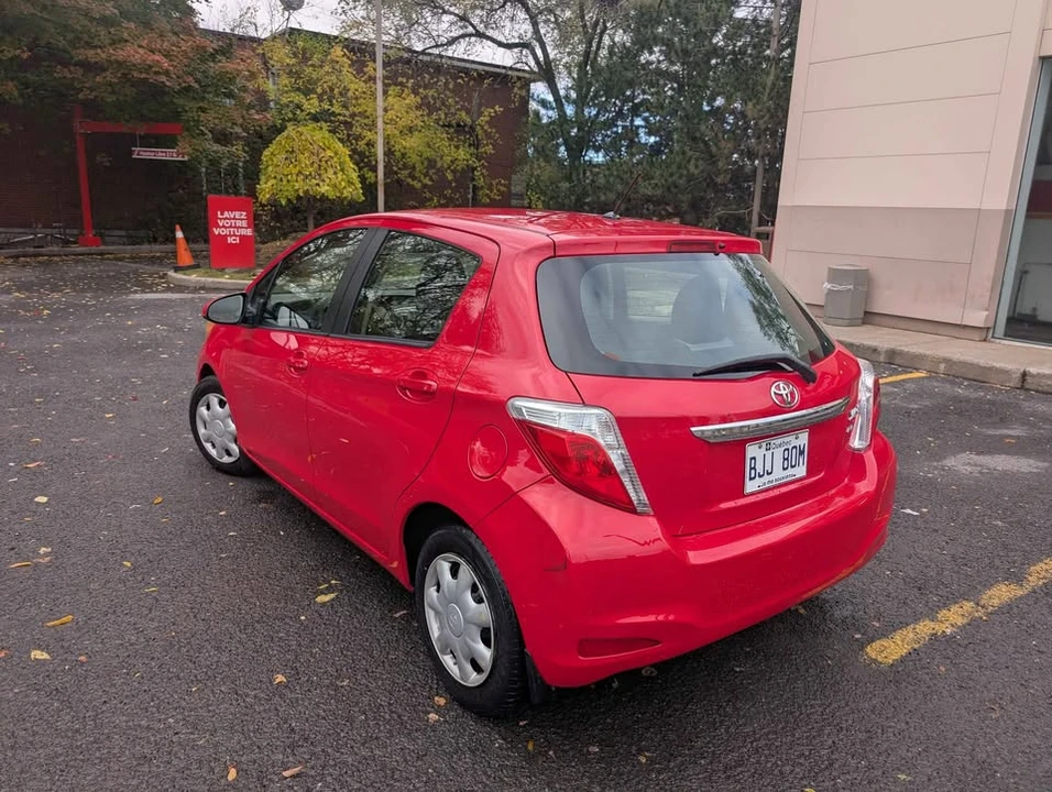 2012 Toyota Yaris - Image 7 of 11
