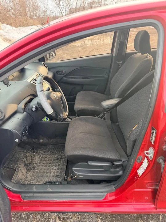 2012 Toyota Yaris - Image 9 of 13