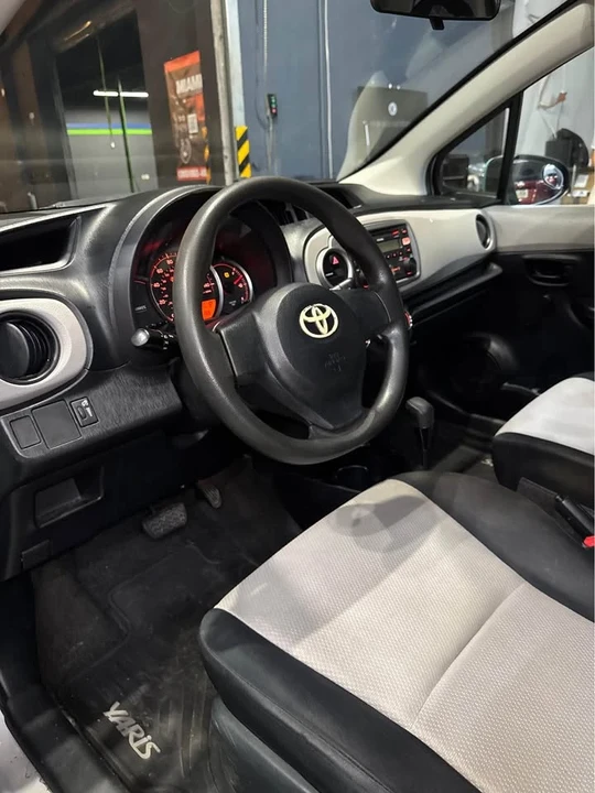 2012 Toyota Yaris - Image 3 of 7