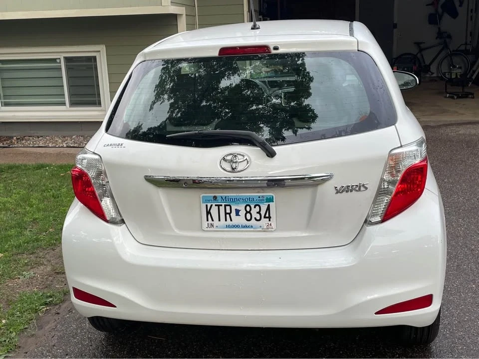 2012 Toyota Yaris - Image 2 of 12