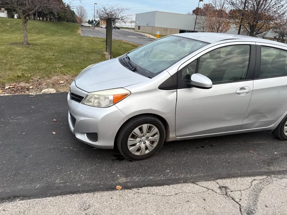 2012 Toyota Yaris - Image 5 of 10