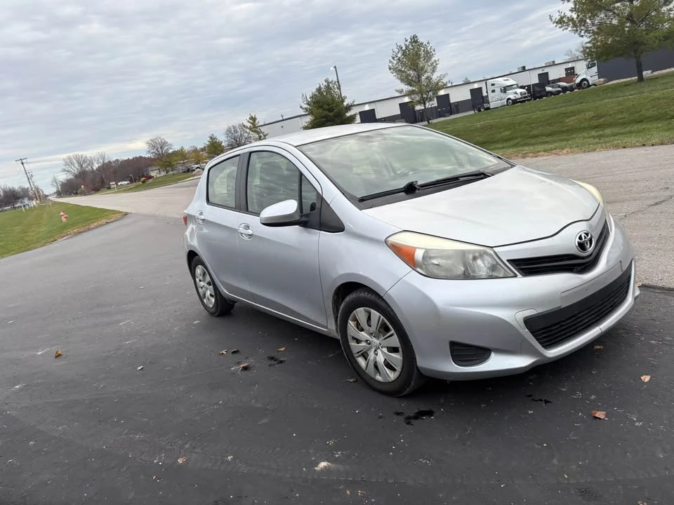 2012 Toyota Yaris - Image 2 of 10