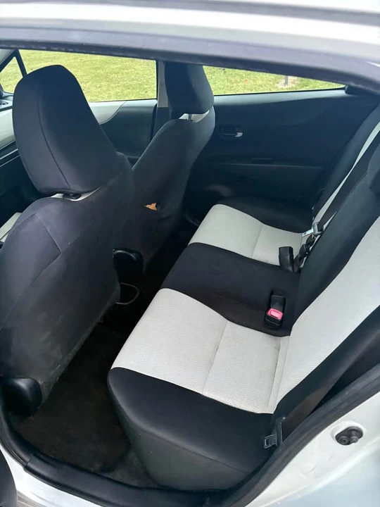 2012 Toyota Yaris - Image 6 of 10
