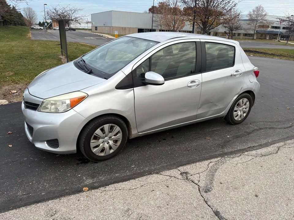 2012 Toyota Yaris - Image 4 of 10