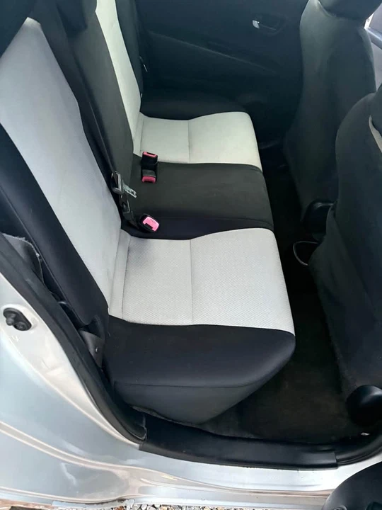 2012 Toyota Yaris - Image 9 of 10