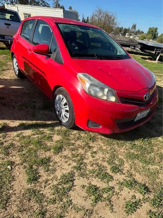 2012 Toyota Yaris - Image 2 of 9