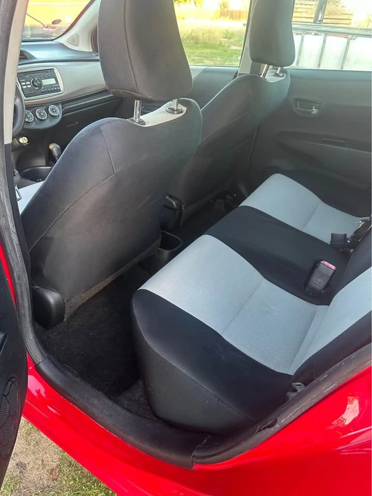 2012 Toyota Yaris - Image 8 of 9