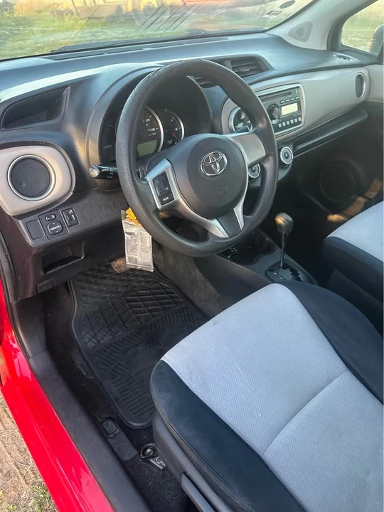 2012 Toyota Yaris - Image 7 of 9