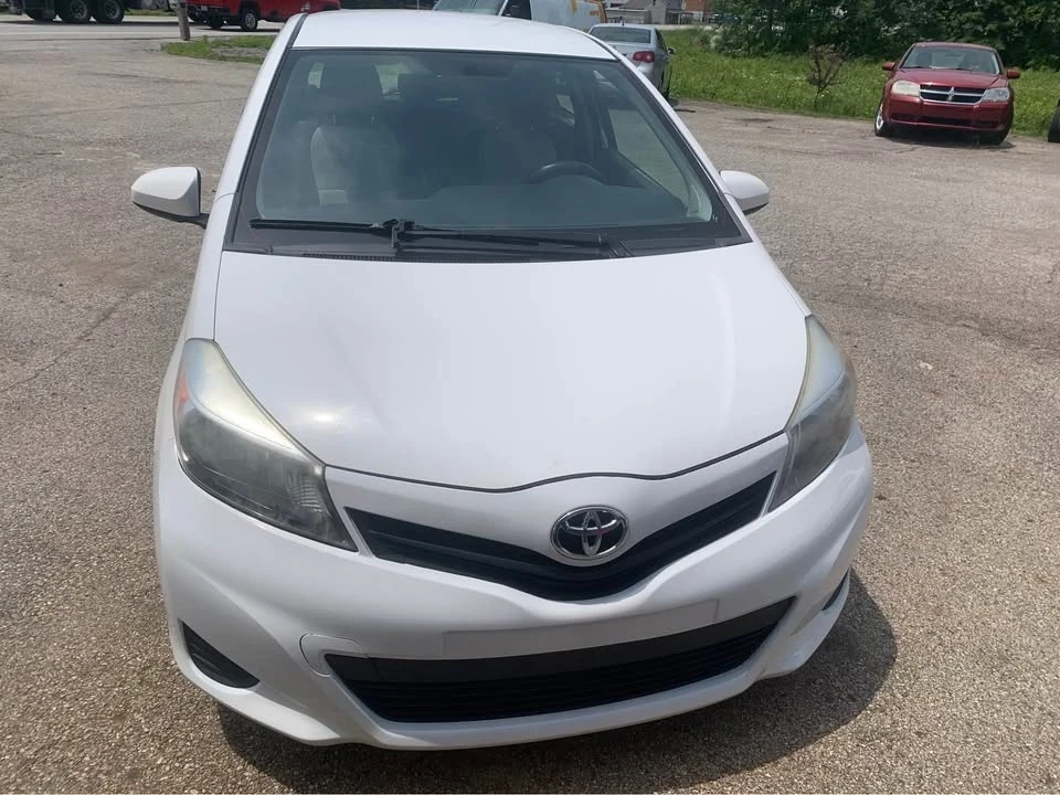 2012 Toyota Yaris - Image 2 of 7