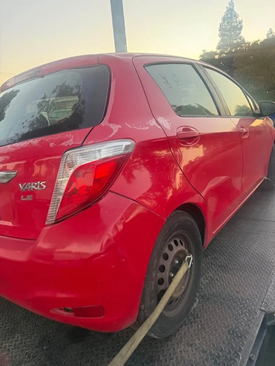 2012 Toyota Yaris - Image 10 of 13