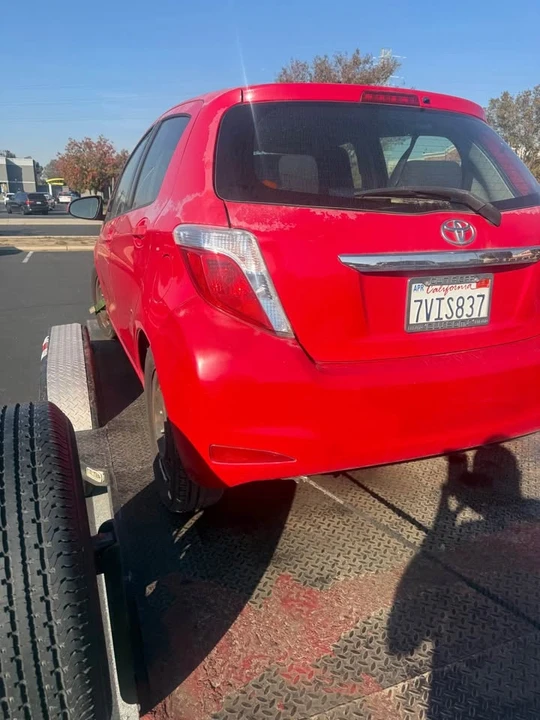 2012 Toyota Yaris - Image 4 of 13