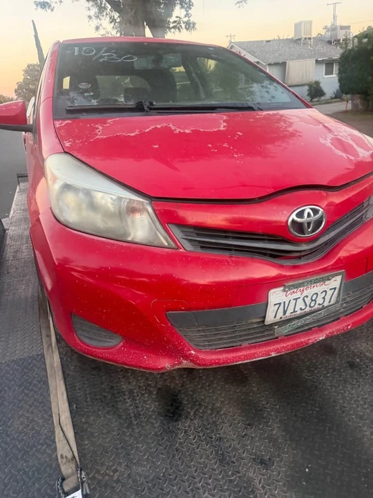 2012 Toyota Yaris - Image 11 of 13