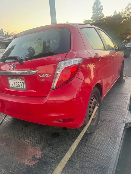 2012 Toyota Yaris - Image 9 of 13