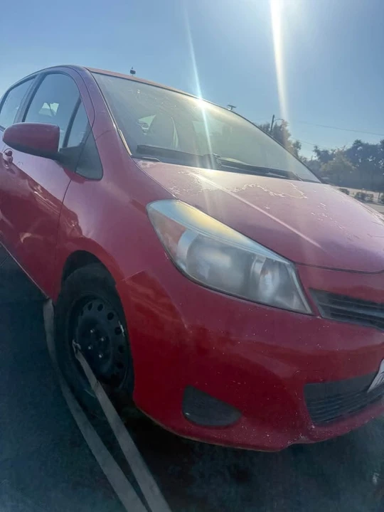 2012 Toyota Yaris - Image 2 of 13