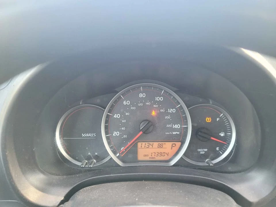 2012 Toyota Yaris - Image 10 of 17