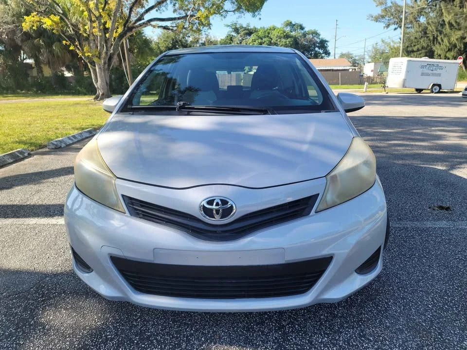 2012 Toyota Yaris - Image 8 of 17