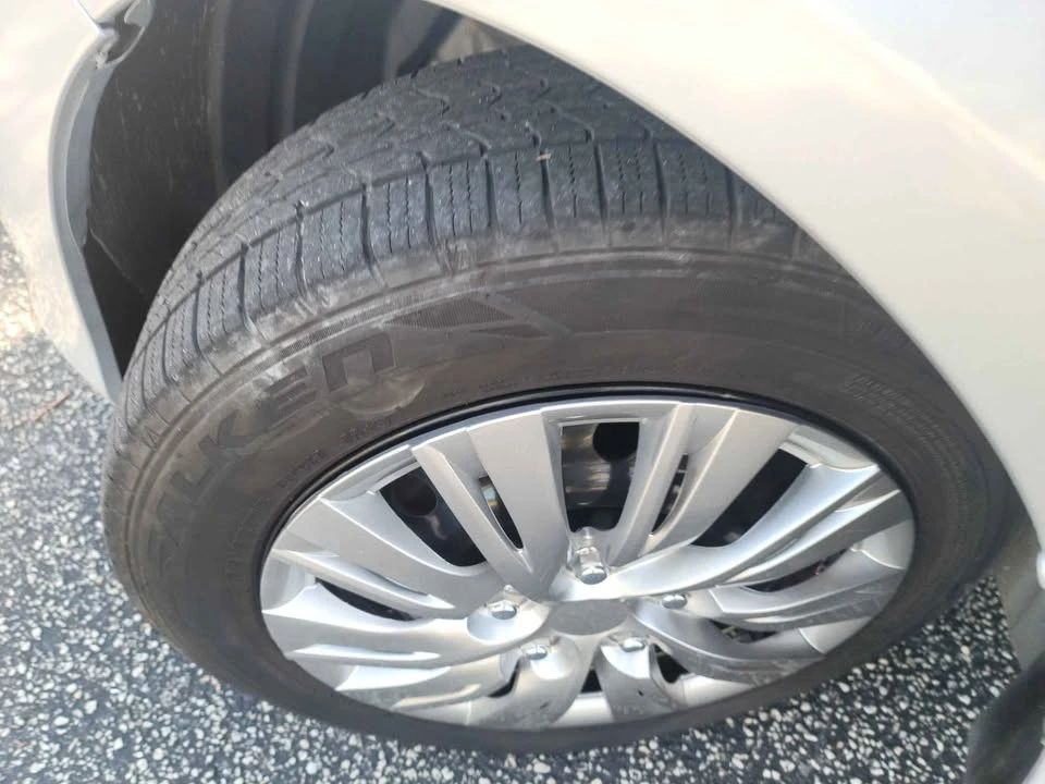 2012 Toyota Yaris - Image 16 of 17
