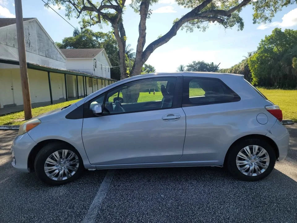 2012 Toyota Yaris - Image 2 of 17