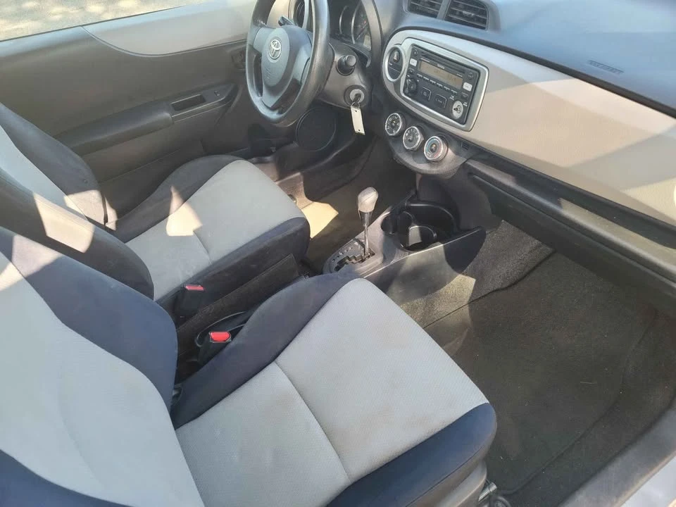2012 Toyota Yaris - Image 14 of 17