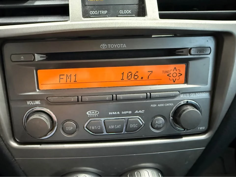 2012 Toyota Yaris - Image 15 of 16