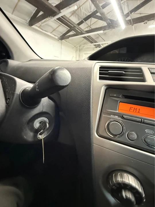 2012 Toyota Yaris - Image 11 of 16