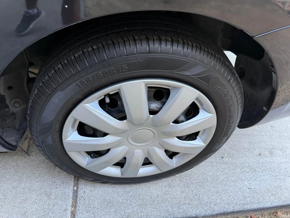 2012 Toyota Yaris - Image 7 of 15