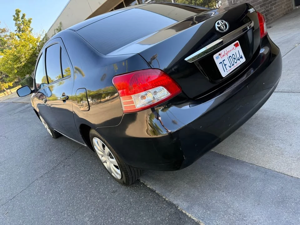 2012 Toyota Yaris - Image 4 of 15