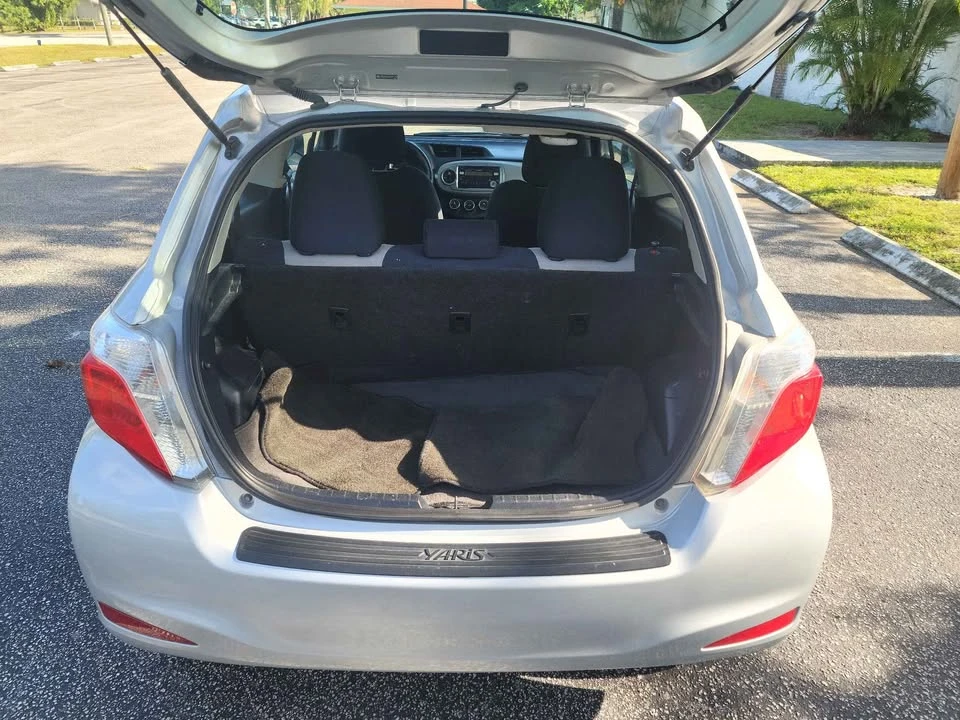 2012 Toyota Yaris - Image 15 of 17