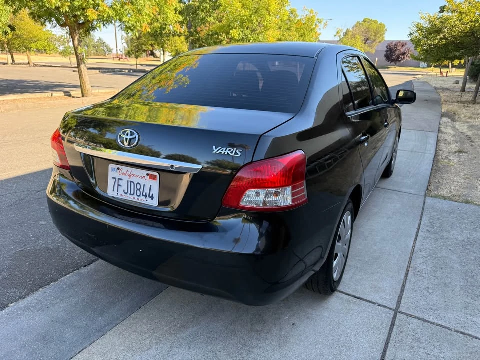 2012 Toyota Yaris - Image 2 of 15