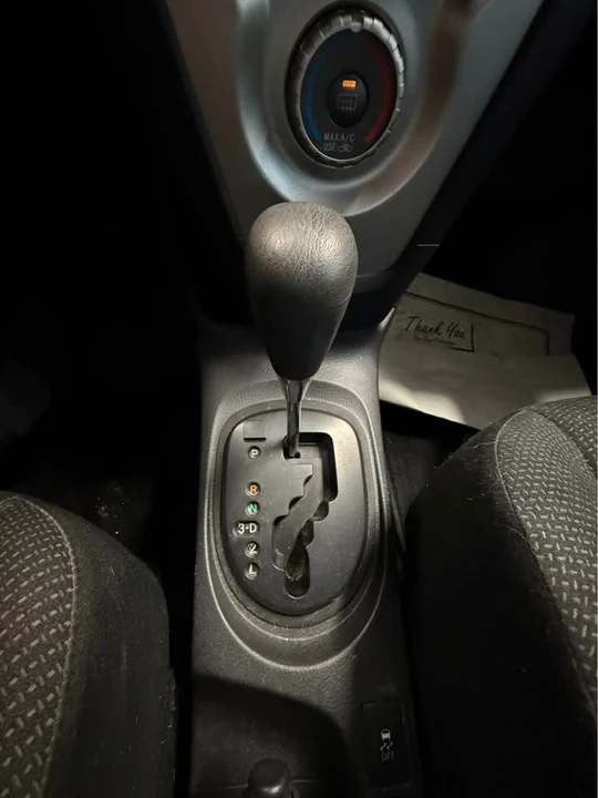 2012 Toyota Yaris - Image 12 of 16