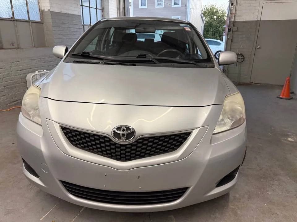 2012 Toyota Yaris - Image 2 of 16