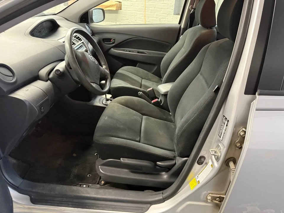 2012 Toyota Yaris - Image 8 of 16