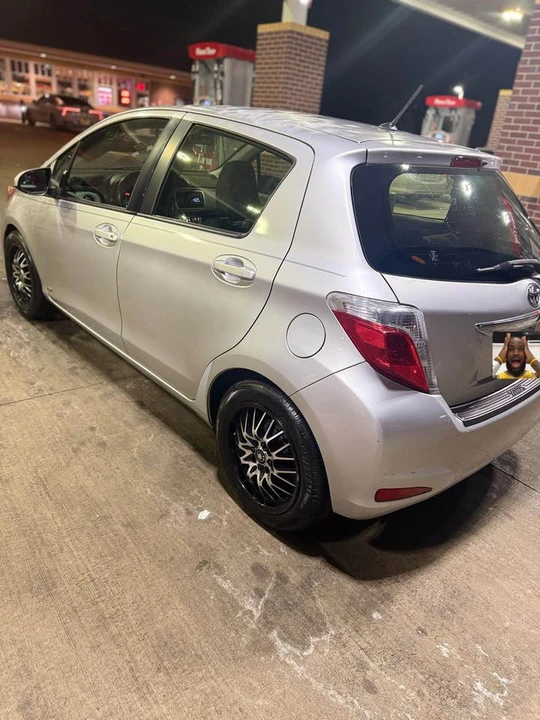 2012 Toyota Yaris - Image 11 of 14